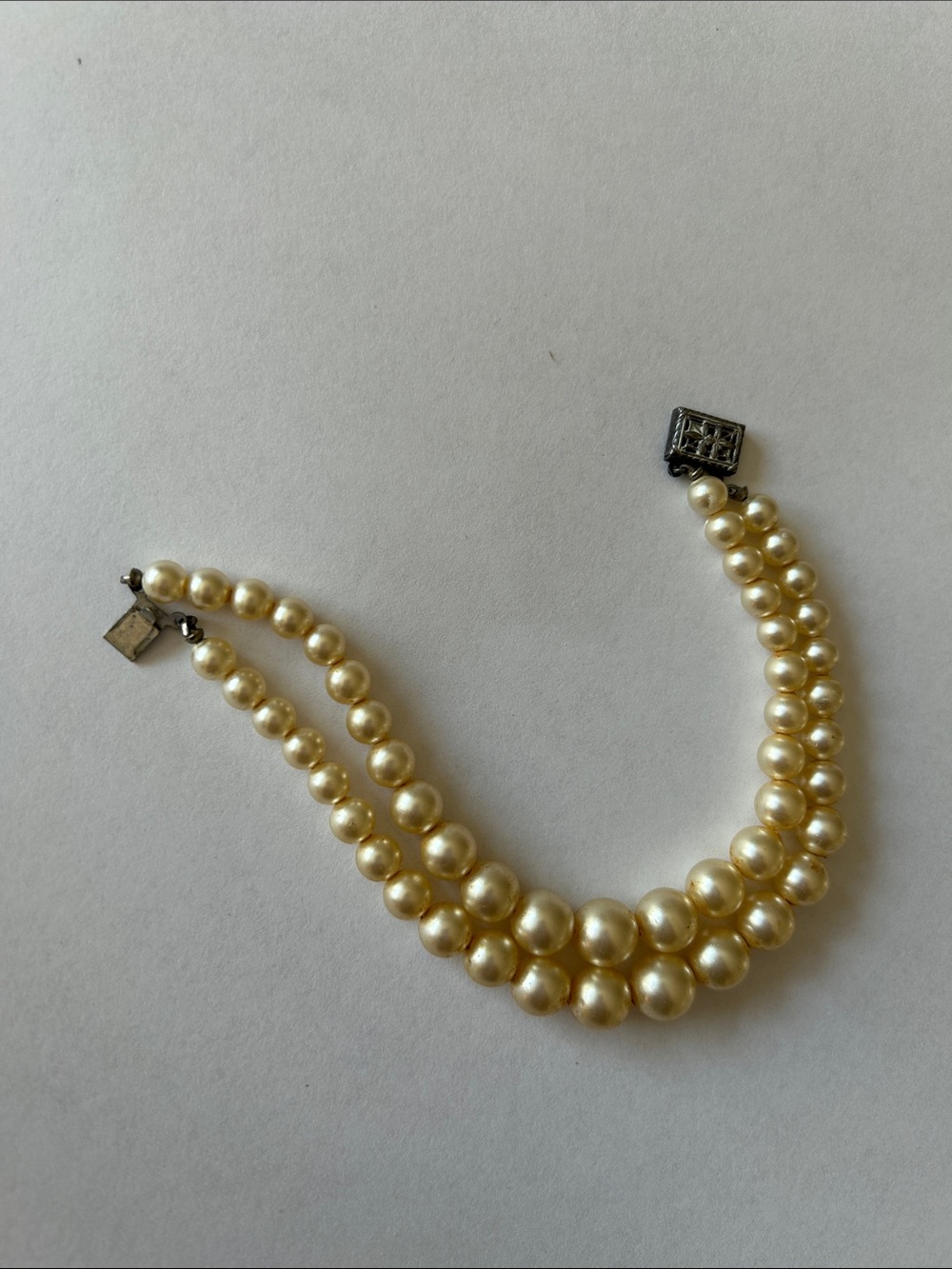 Vintage Elegant Double Strand Pearl Bracelet- Creamy gold tone Pearls. 7”